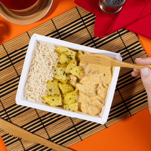 marmita - strogonoff light de frango + arroz branco + batata sautée