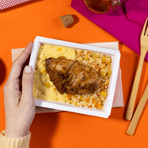 marmita - sobrecoxa de frango + arroz com cenoura e milho + creme de milho